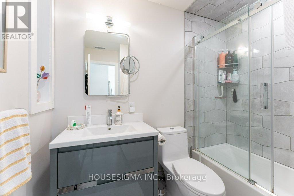 Unit 3 - 167 Quebec Avenue, Toronto, Ontario  M6P 2T9 - Photo 8 - W12968930