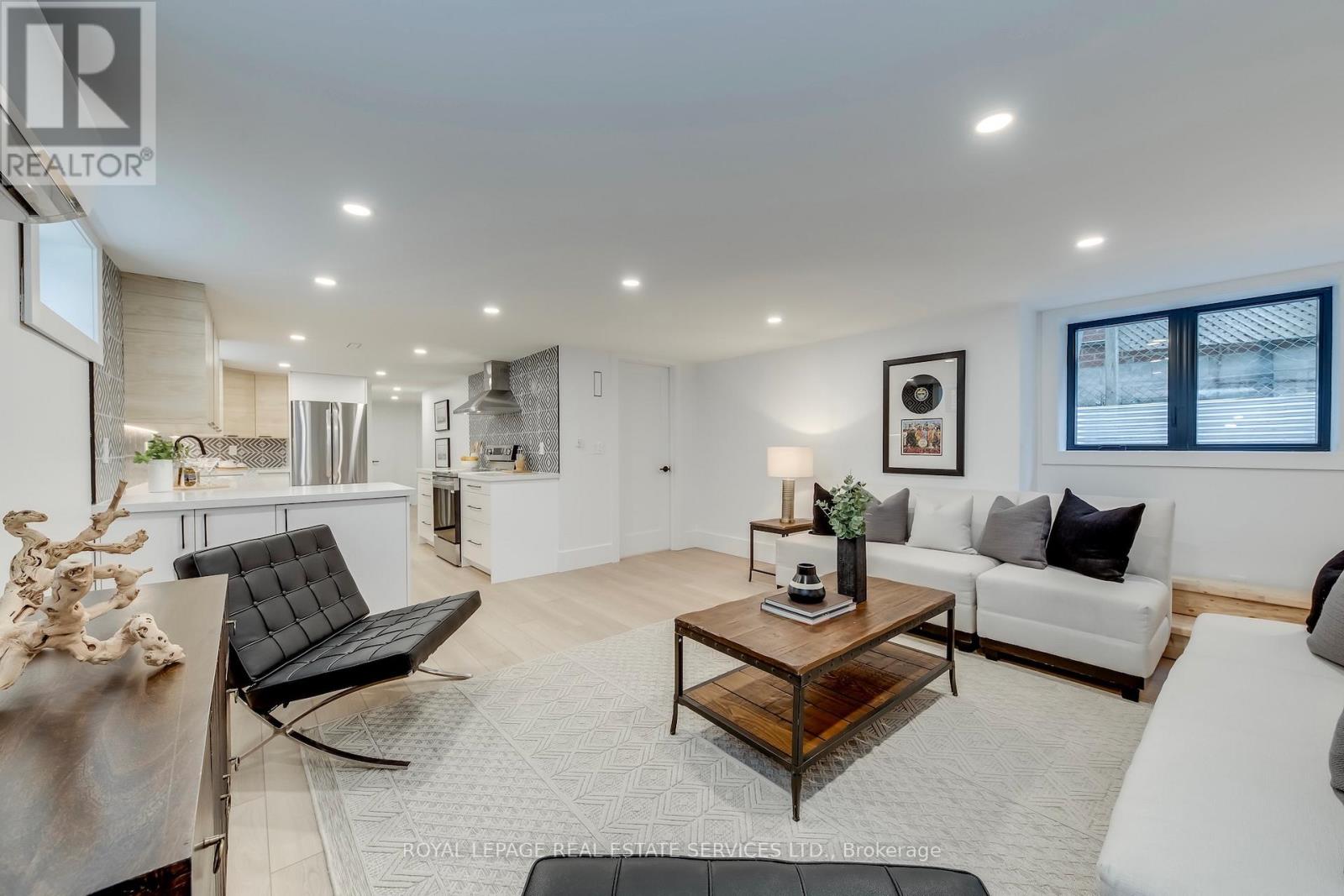 561 Durie Street, Toronto, Ontario  M6S 3H2 - Photo 34 - W12966818