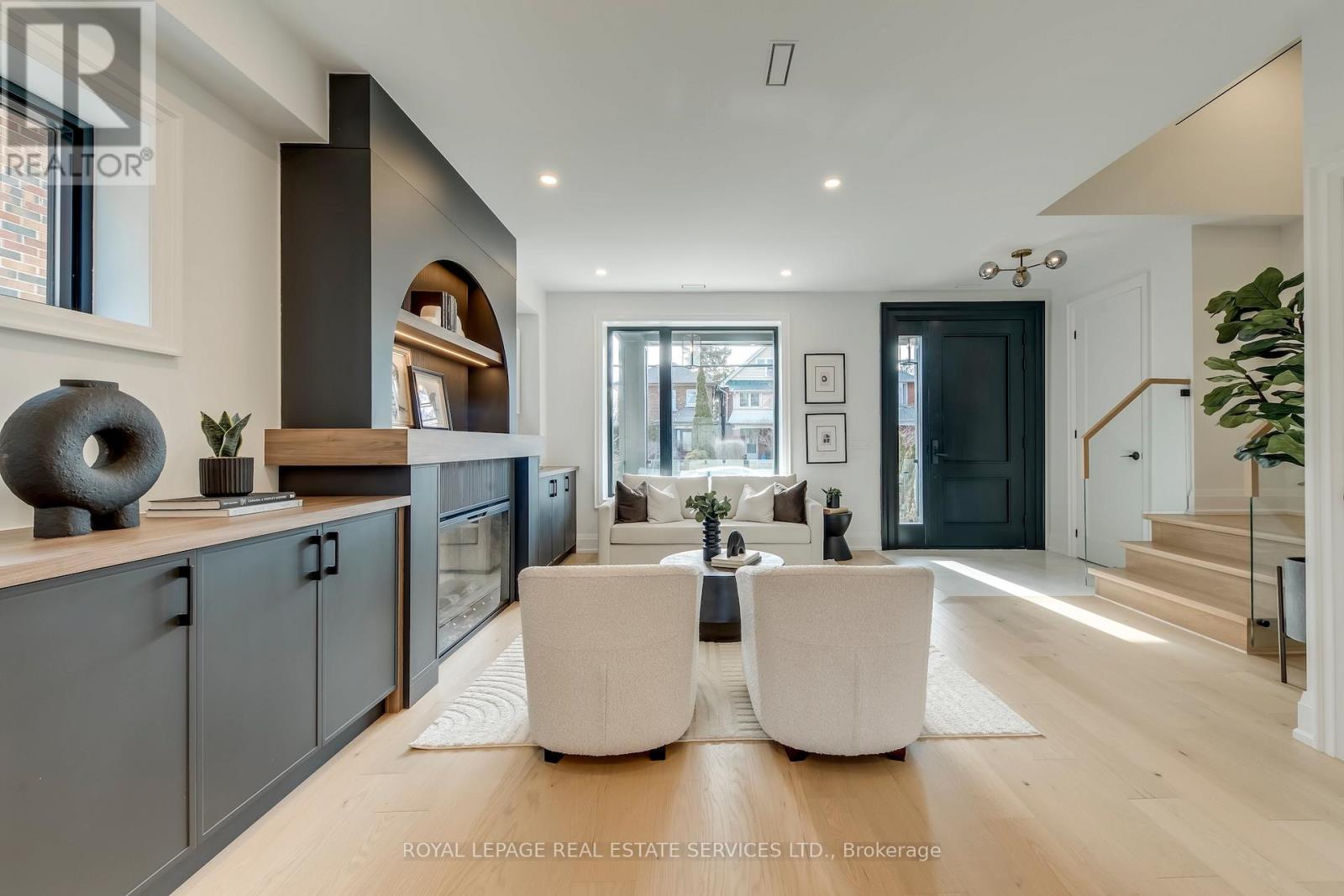 561 Durie Street, Toronto, Ontario  M6S 3H2 - Photo 6 - W12966818