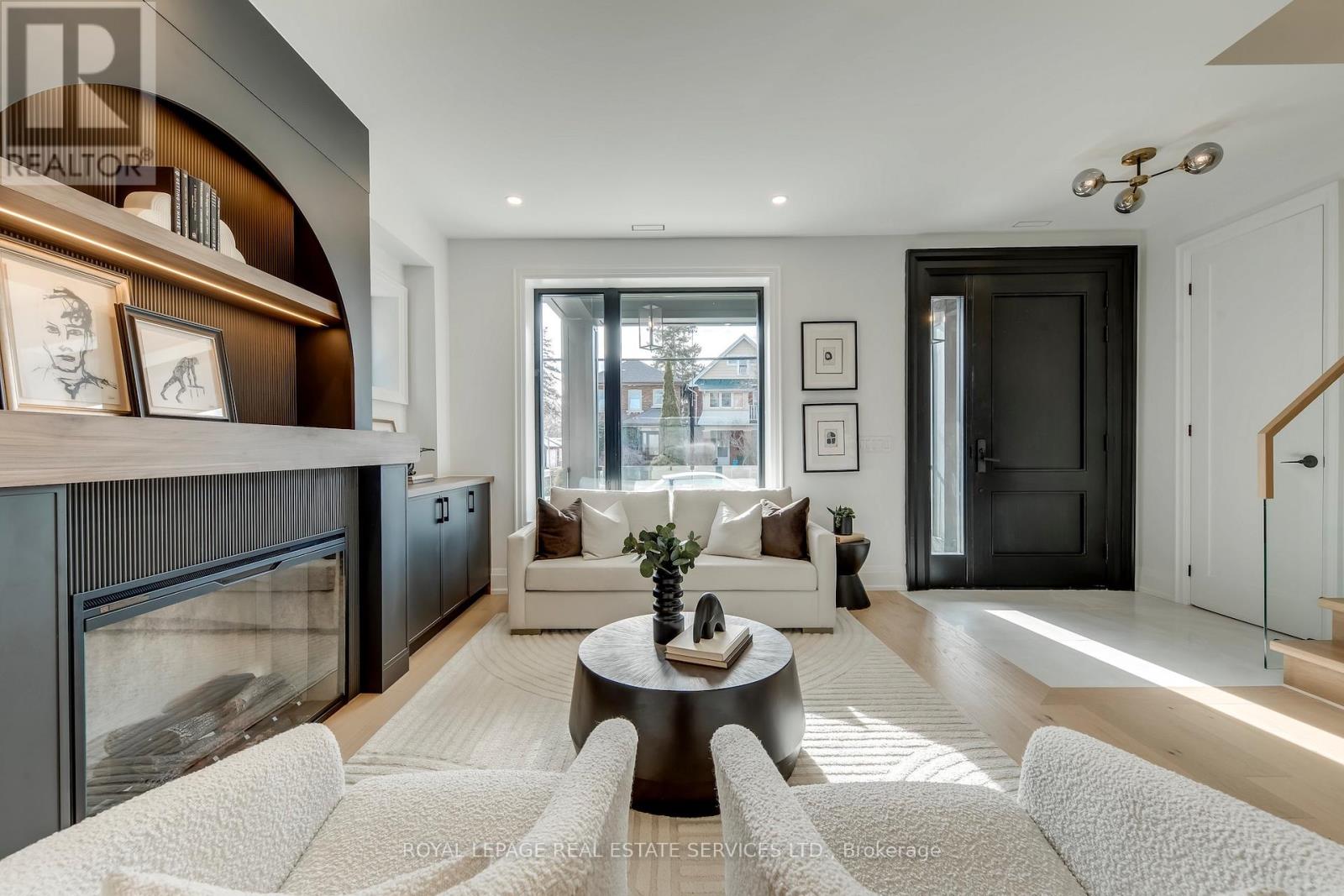 561 Durie Street, Toronto, Ontario  M6S 3H2 - Photo 5 - W12966818