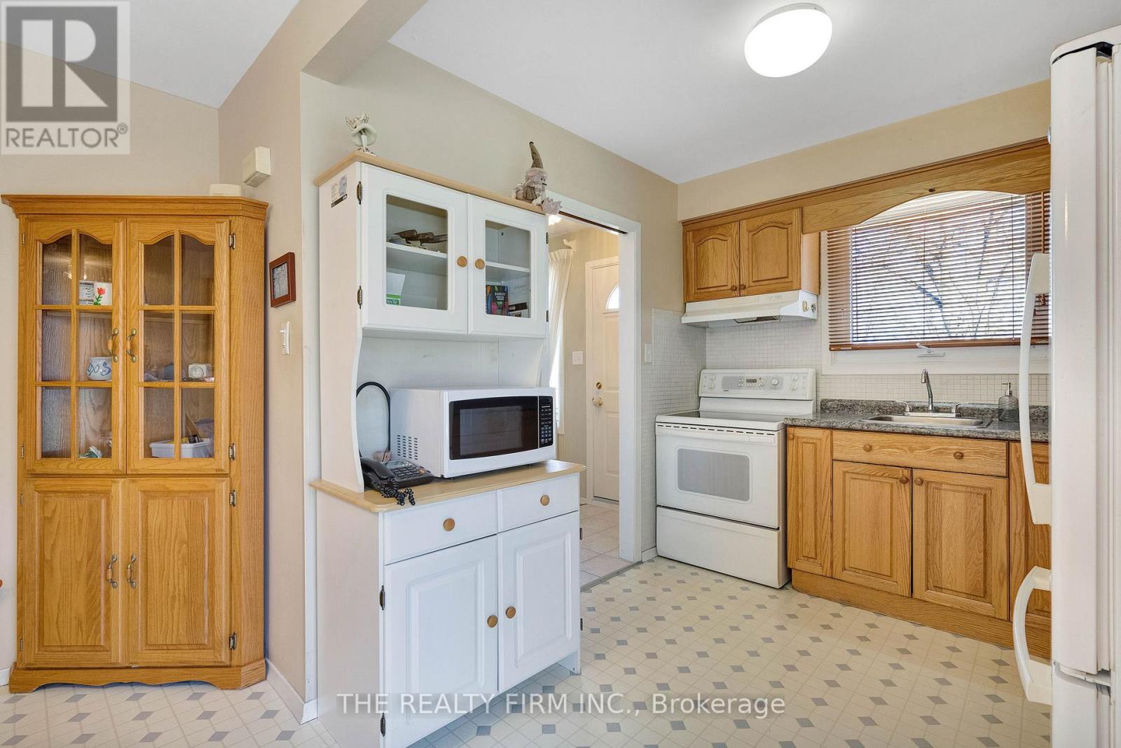 56 Barrett Crescent, London South, Ontario  N6E 1T5 - Photo 11 - X12969036