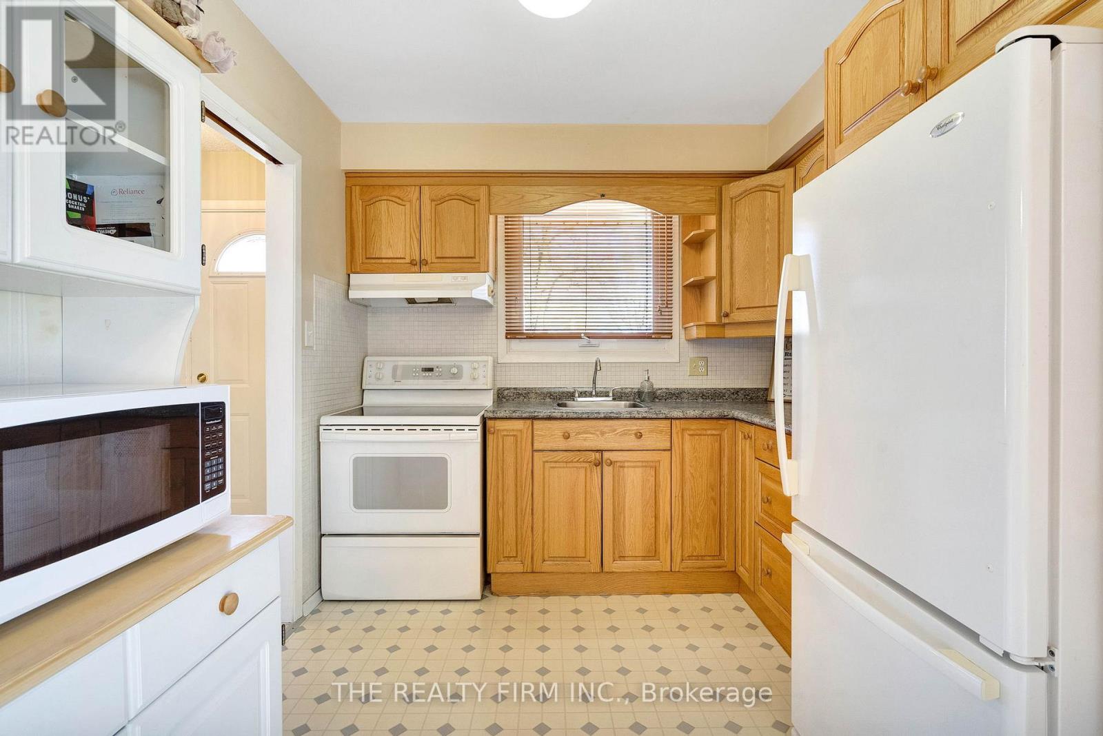 56 Barrett Crescent, London South, Ontario  N6E 1T5 - Photo 12 - X12969036