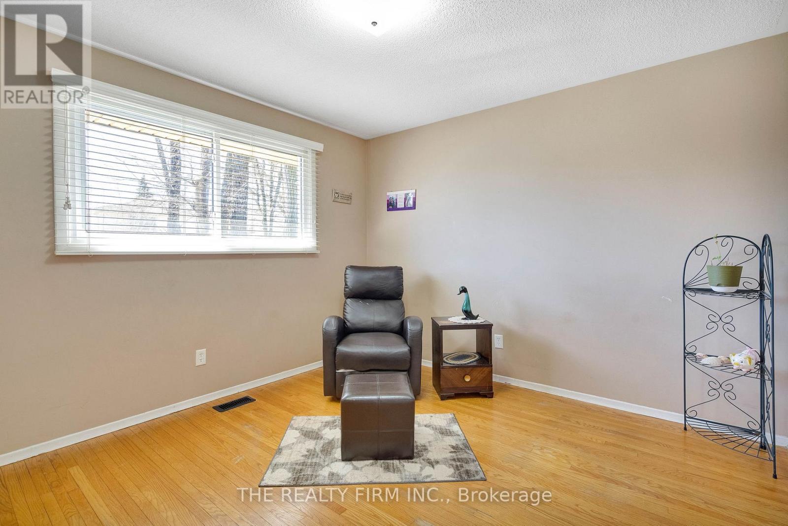 56 Barrett Crescent, London South, Ontario  N6E 1T5 - Photo 16 - X12969036