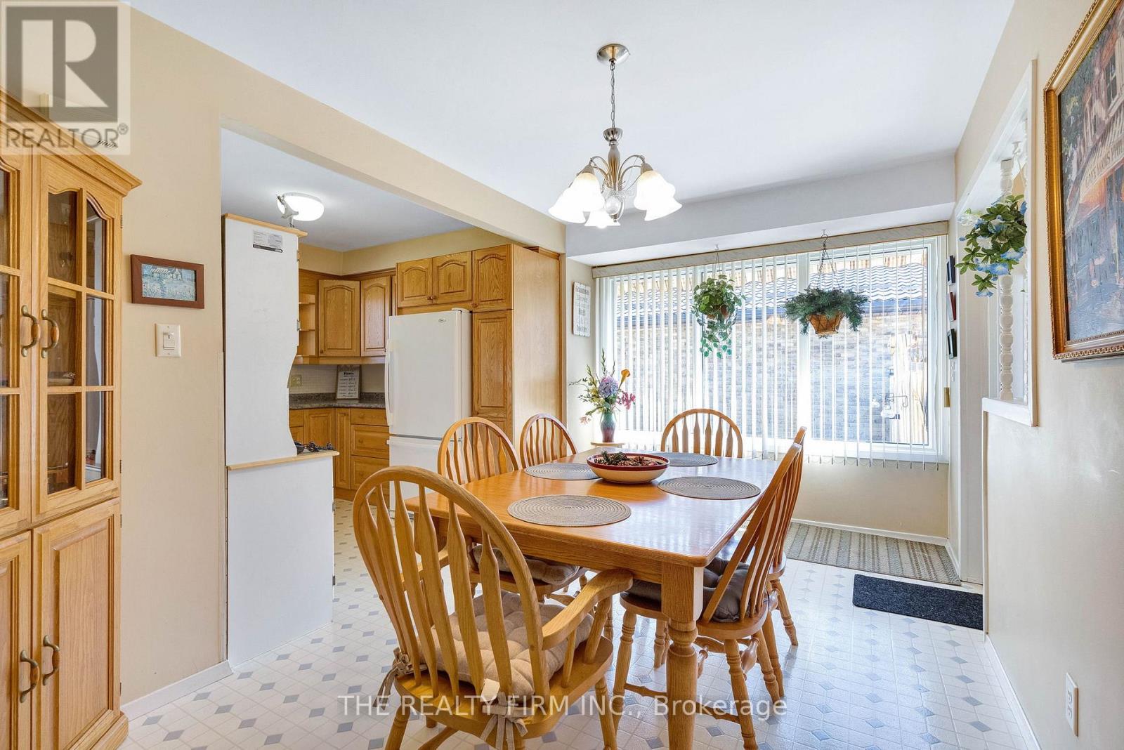 56 Barrett Crescent, London South, Ontario  N6E 1T5 - Photo 3 - X12969036