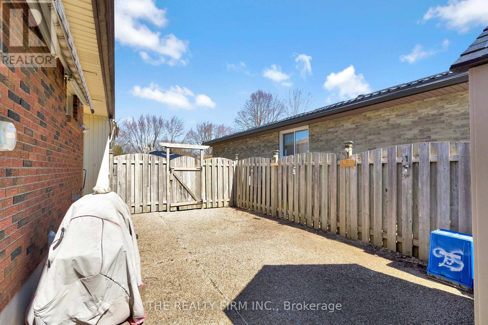 56 Barrett Crescent, London South, Ontario  N6E 1T5 - Photo 34 - X12969036