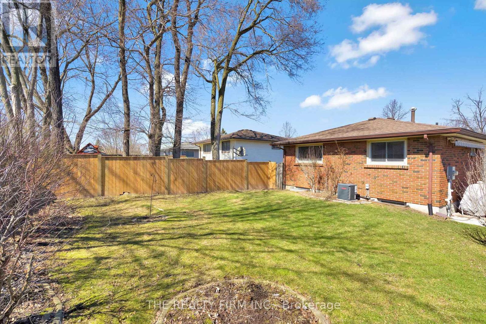 56 Barrett Crescent, London South, Ontario  N6E 1T5 - Photo 37 - X12969036