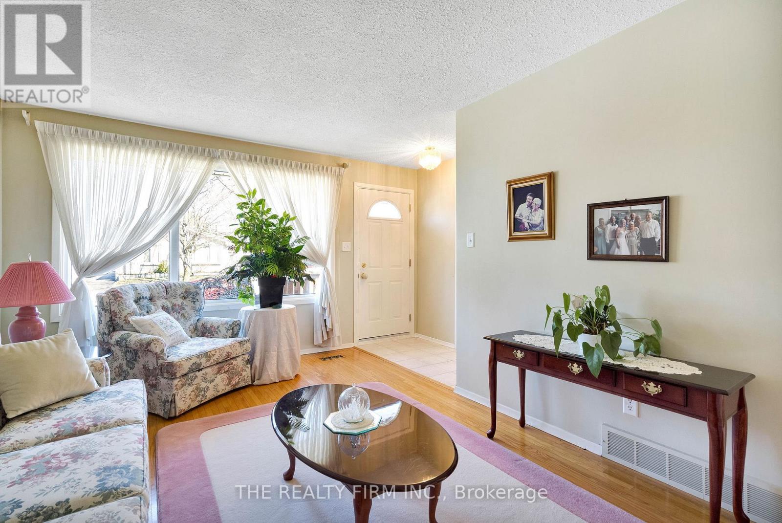 56 Barrett Crescent, London South, Ontario  N6E 1T5 - Photo 4 - X12969036