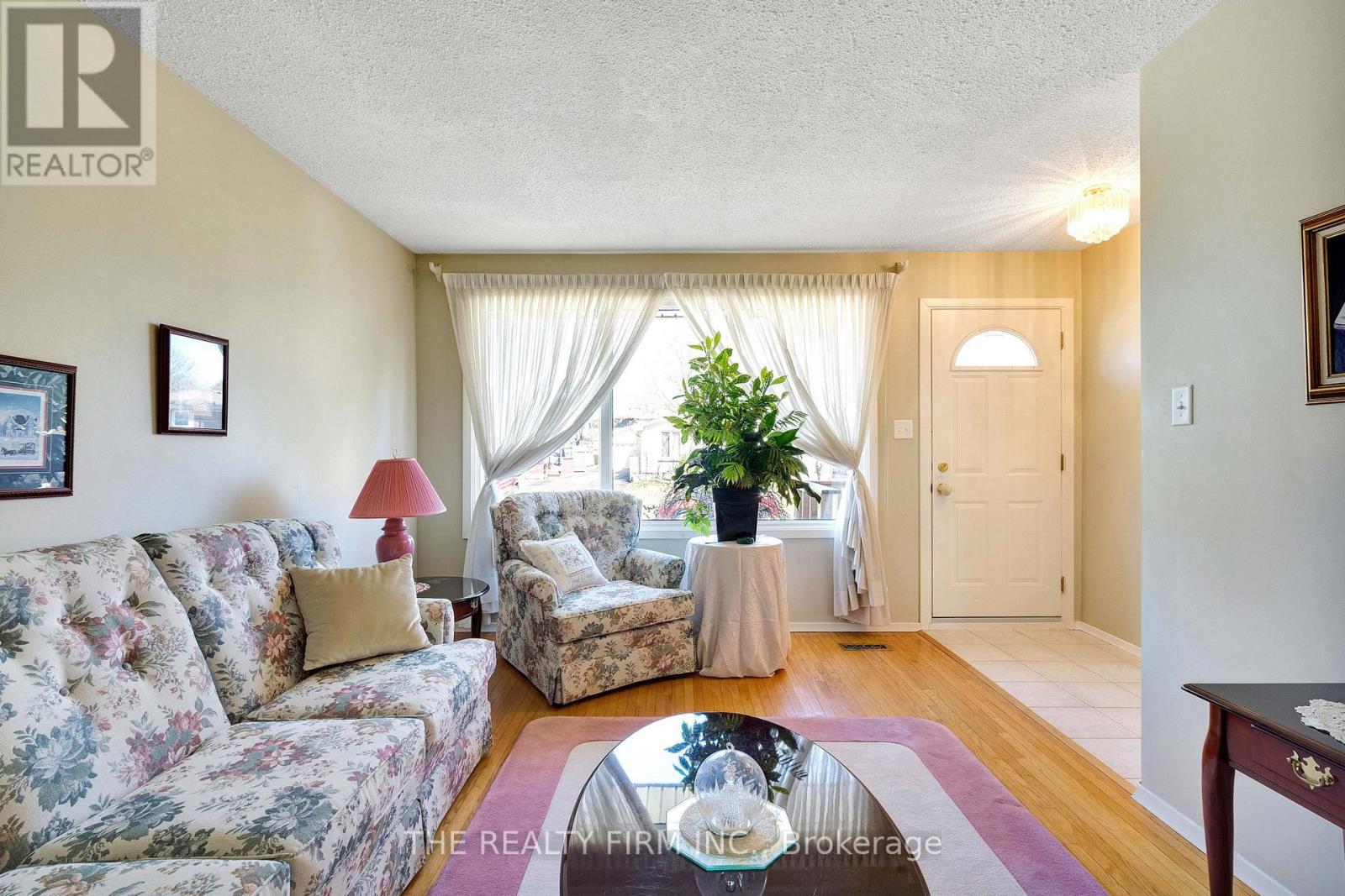 56 Barrett Crescent, London South, Ontario  N6E 1T5 - Photo 5 - X12969036