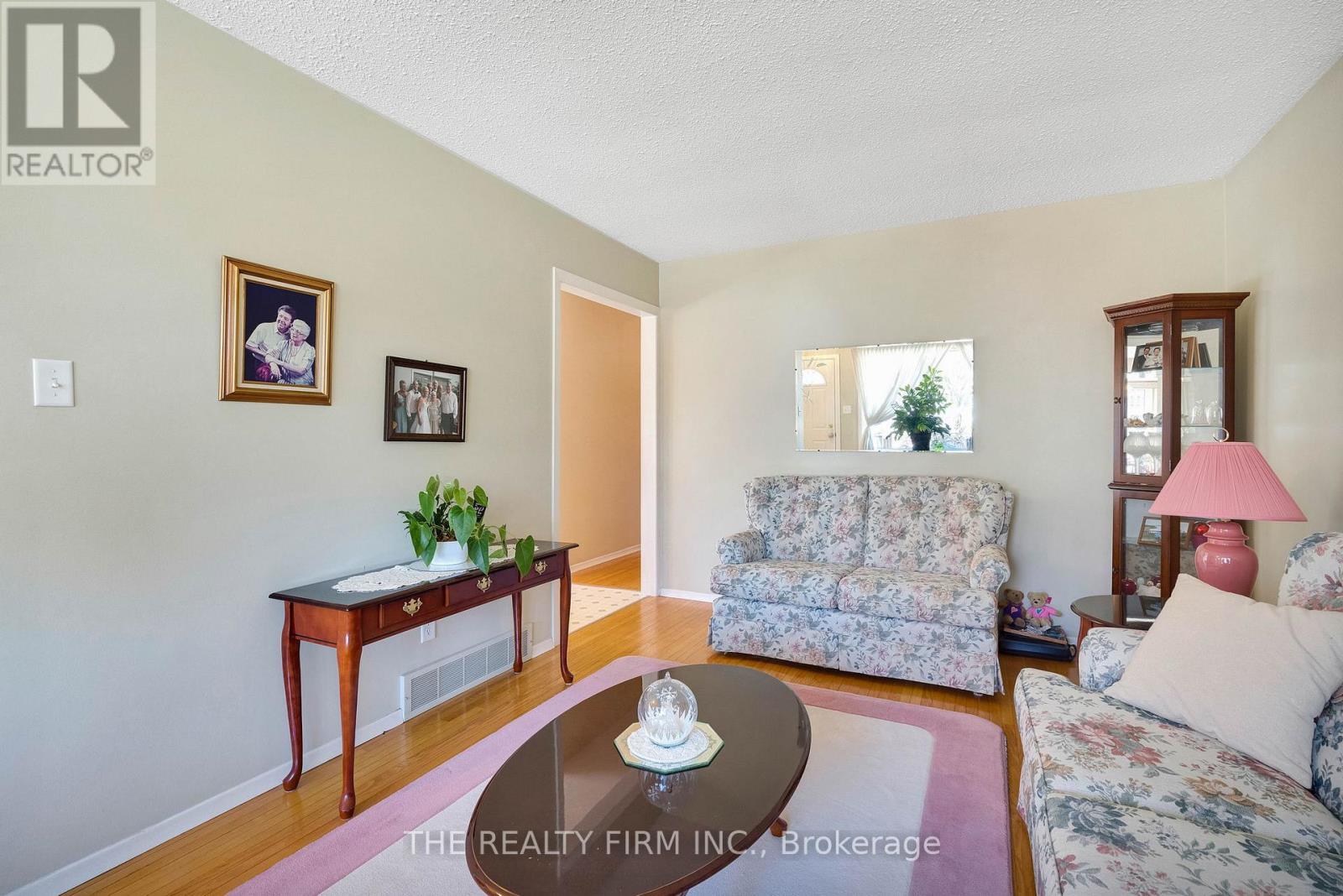 56 Barrett Crescent, London South, Ontario  N6E 1T5 - Photo 8 - X12969036