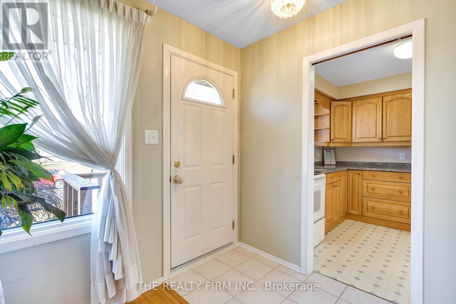 56 Barrett Crescent, London South, Ontario  N6E 1T5 - Photo 9 - X12969036