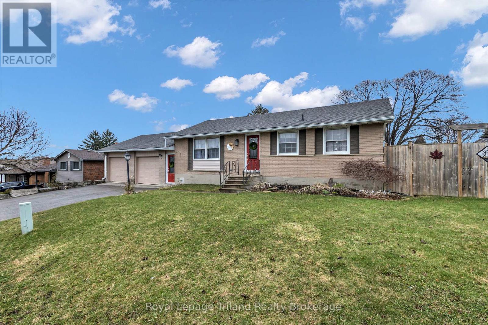 107 Elmwood Crescent, Woodstock, Ontario N4S 2K4 - Photo 1 - X12969026