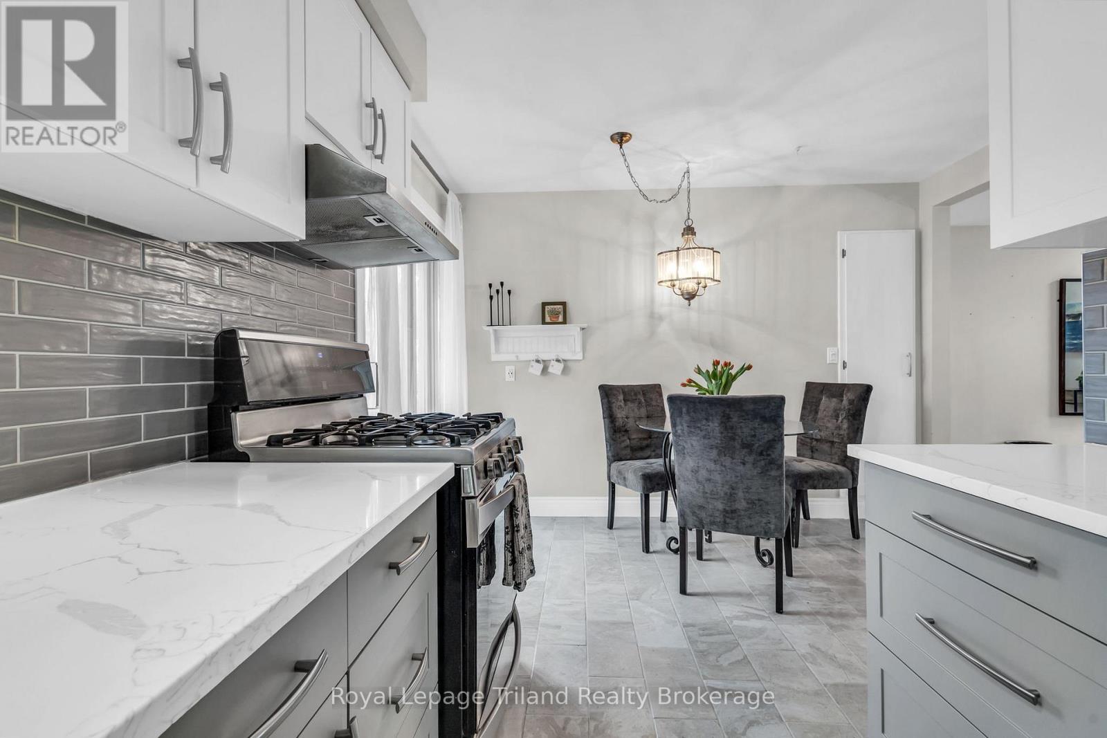 107 Elmwood Crescent, Woodstock, Ontario N4S 2K4 - Photo 11 - X12969026