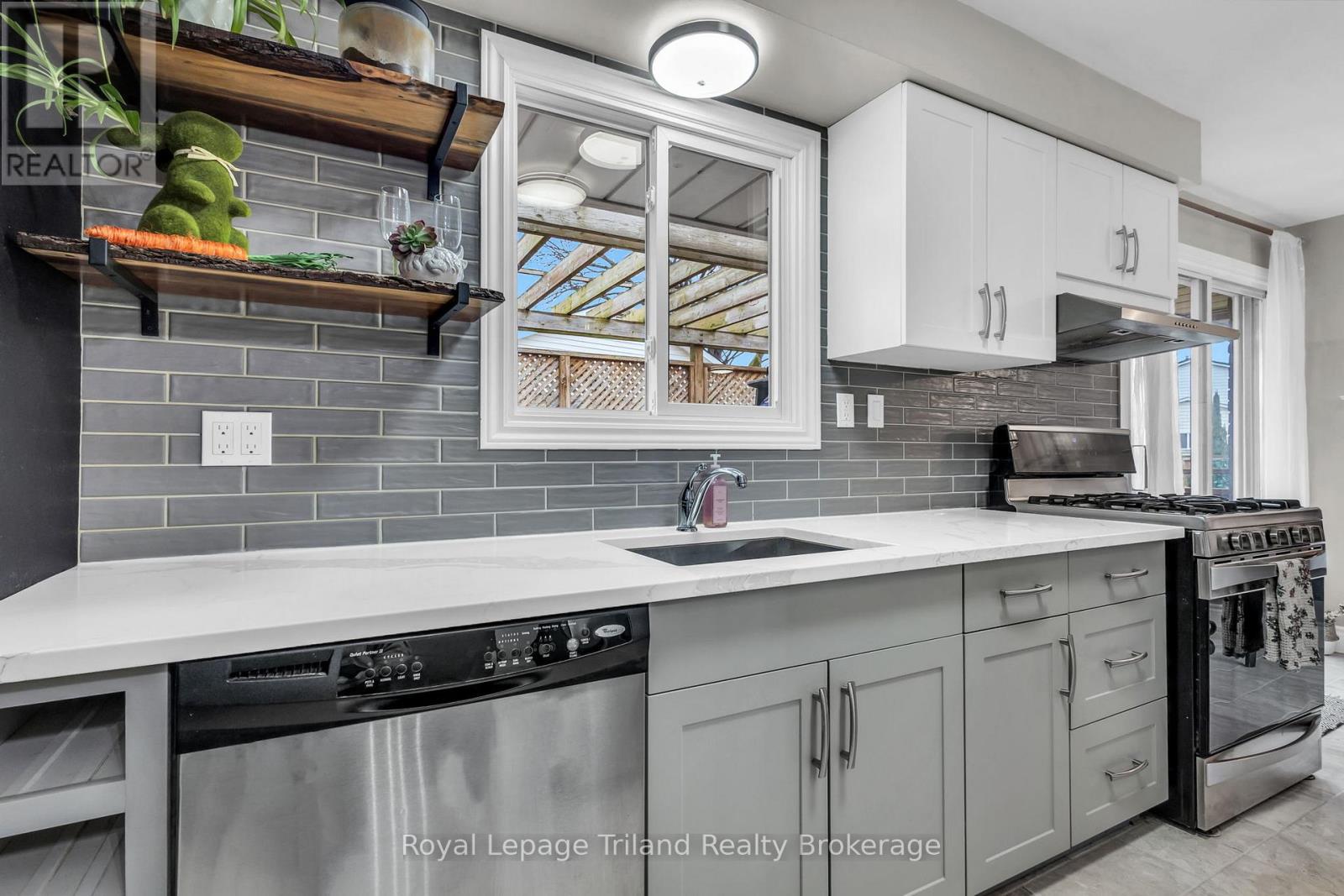 107 Elmwood Crescent, Woodstock, Ontario N4S 2K4 - Photo 12 - X12969026