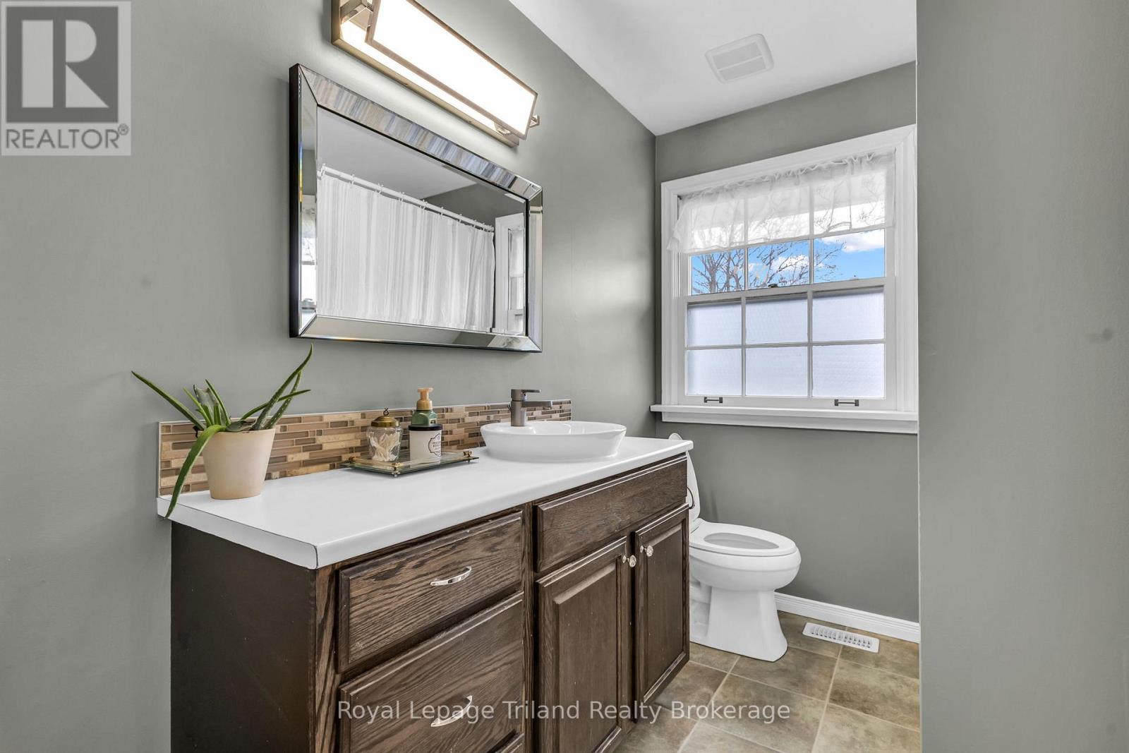 107 Elmwood Crescent, Woodstock, Ontario N4S 2K4 - Photo 19 - X12969026