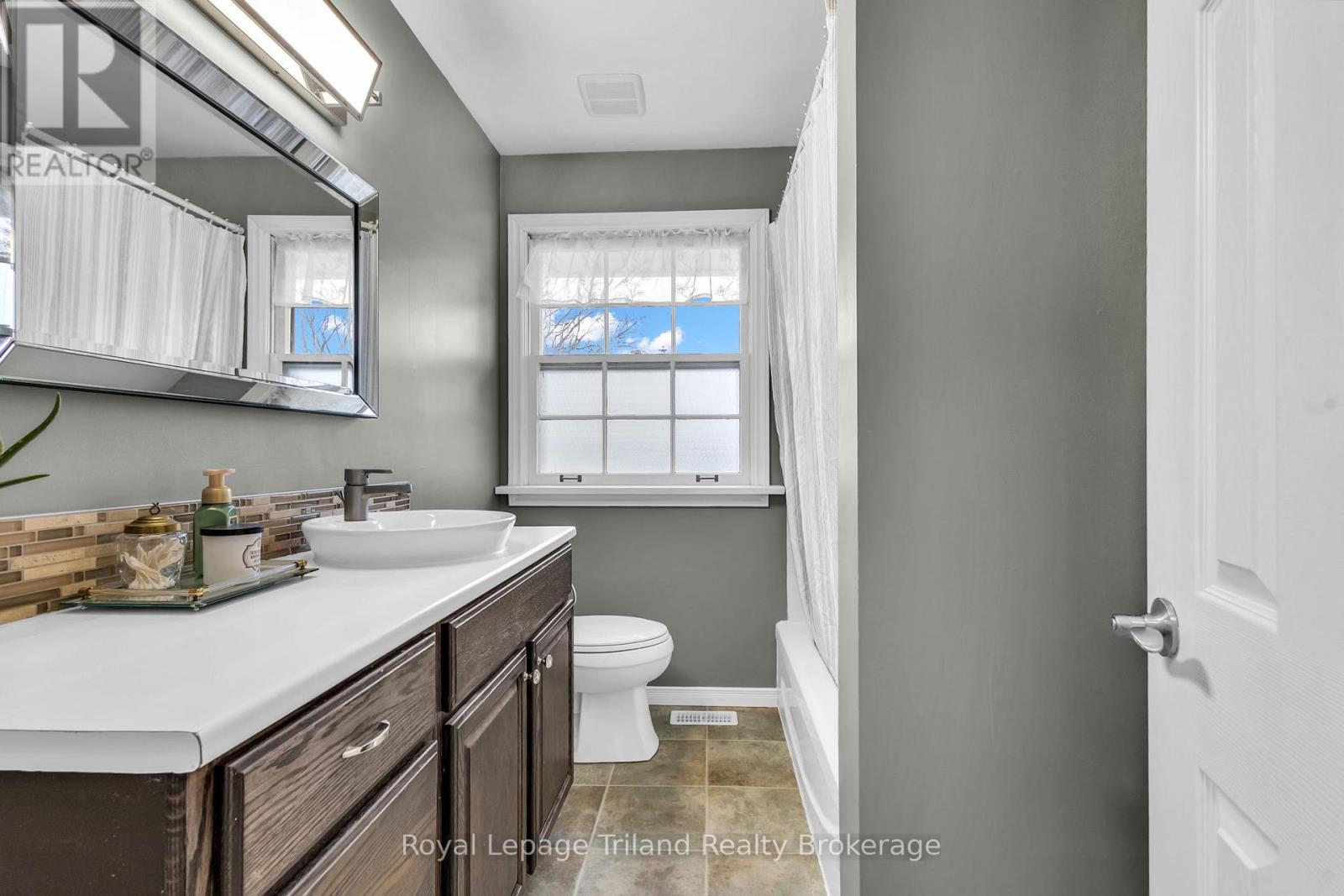 107 Elmwood Crescent, Woodstock, Ontario N4S 2K4 - Photo 20 - X12969026