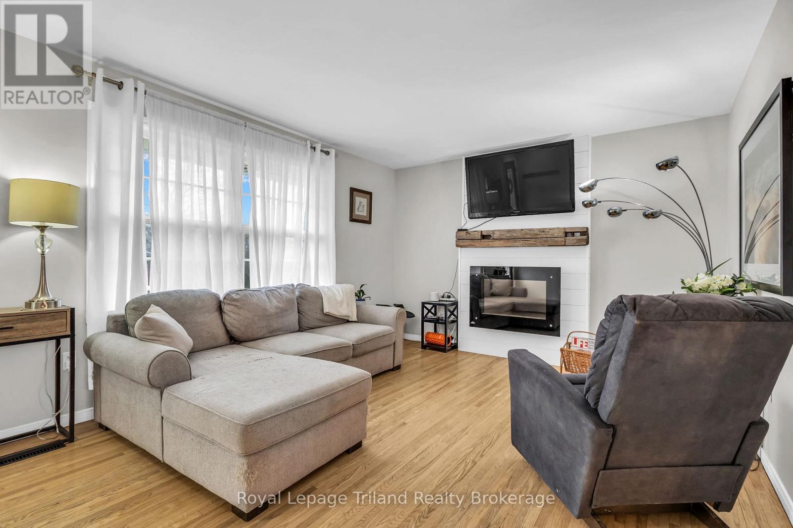 107 Elmwood Crescent, Woodstock, Ontario N4S 2K4 - Photo 5 - X12969026