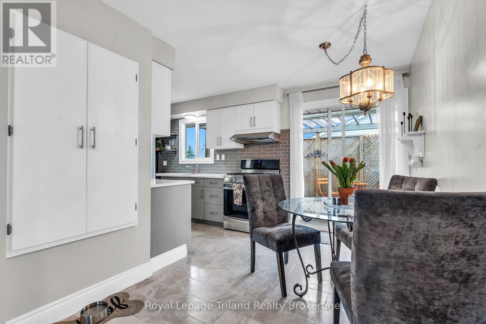 107 Elmwood Crescent, Woodstock, Ontario N4S 2K4 - Photo 7 - X12969026