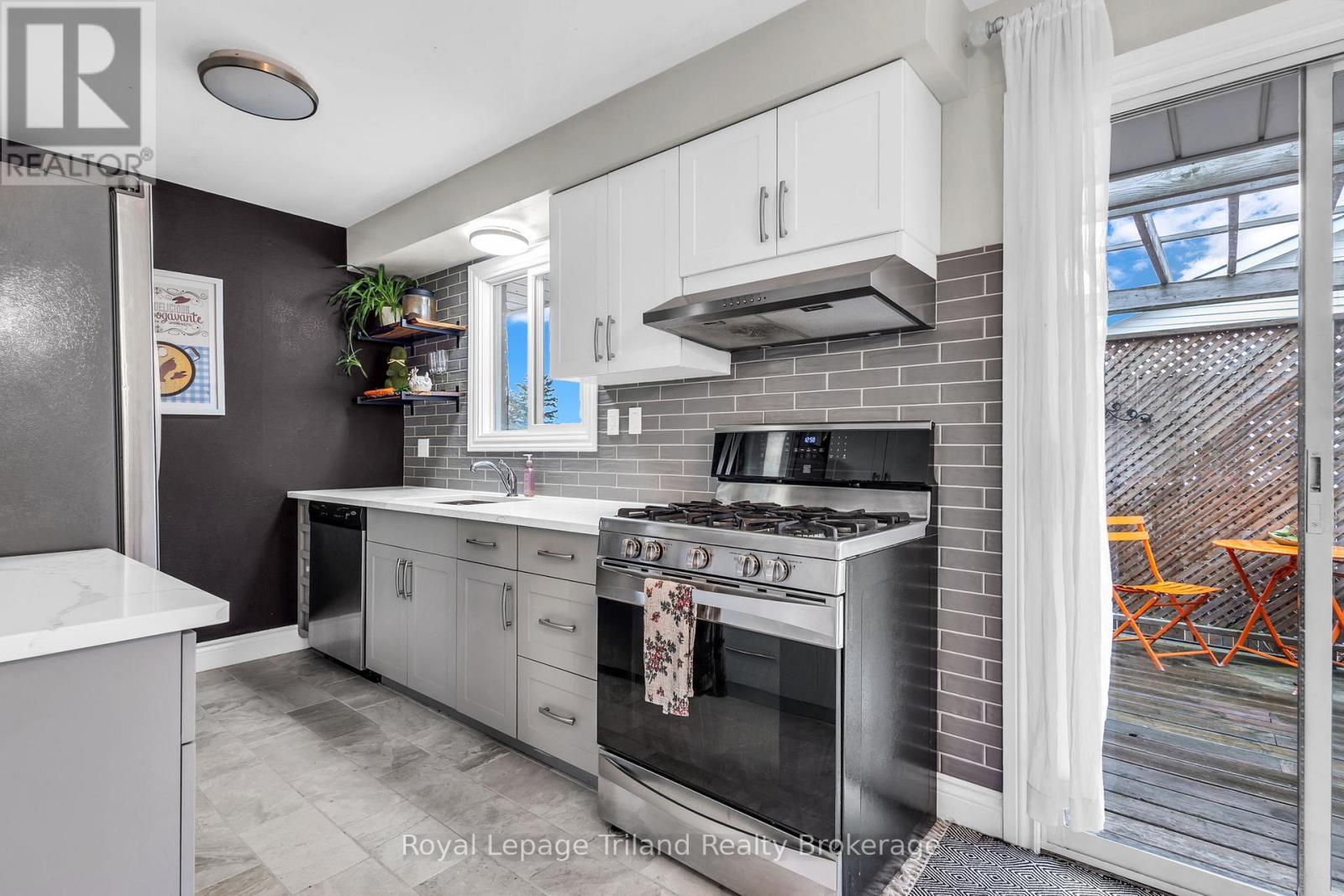 107 Elmwood Crescent, Woodstock, Ontario N4S 2K4 - Photo 8 - X12969026