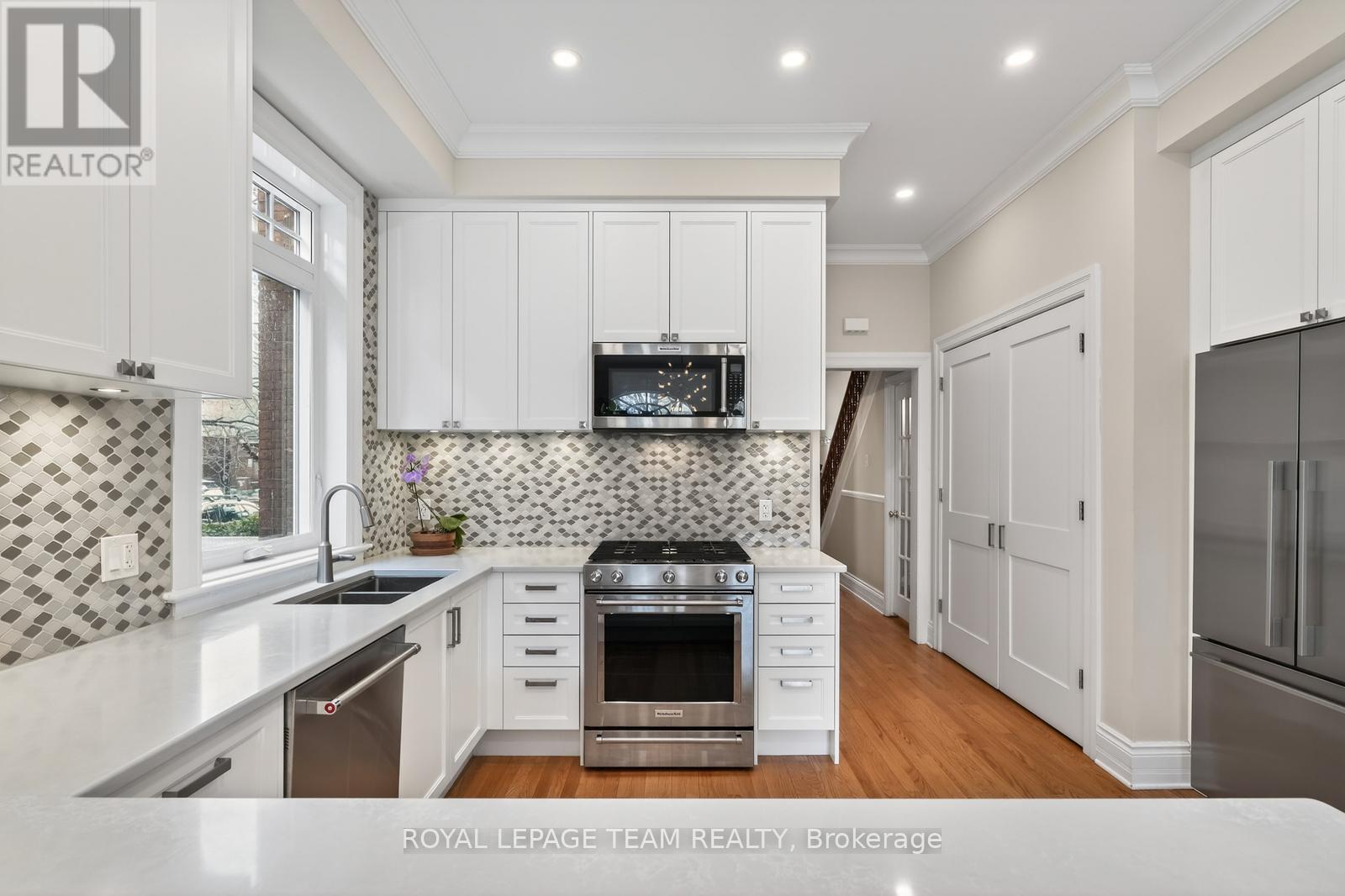 284 Crichton Street, Ottawa, Ontario  K1M 1W4 - Photo 10 - X12968934