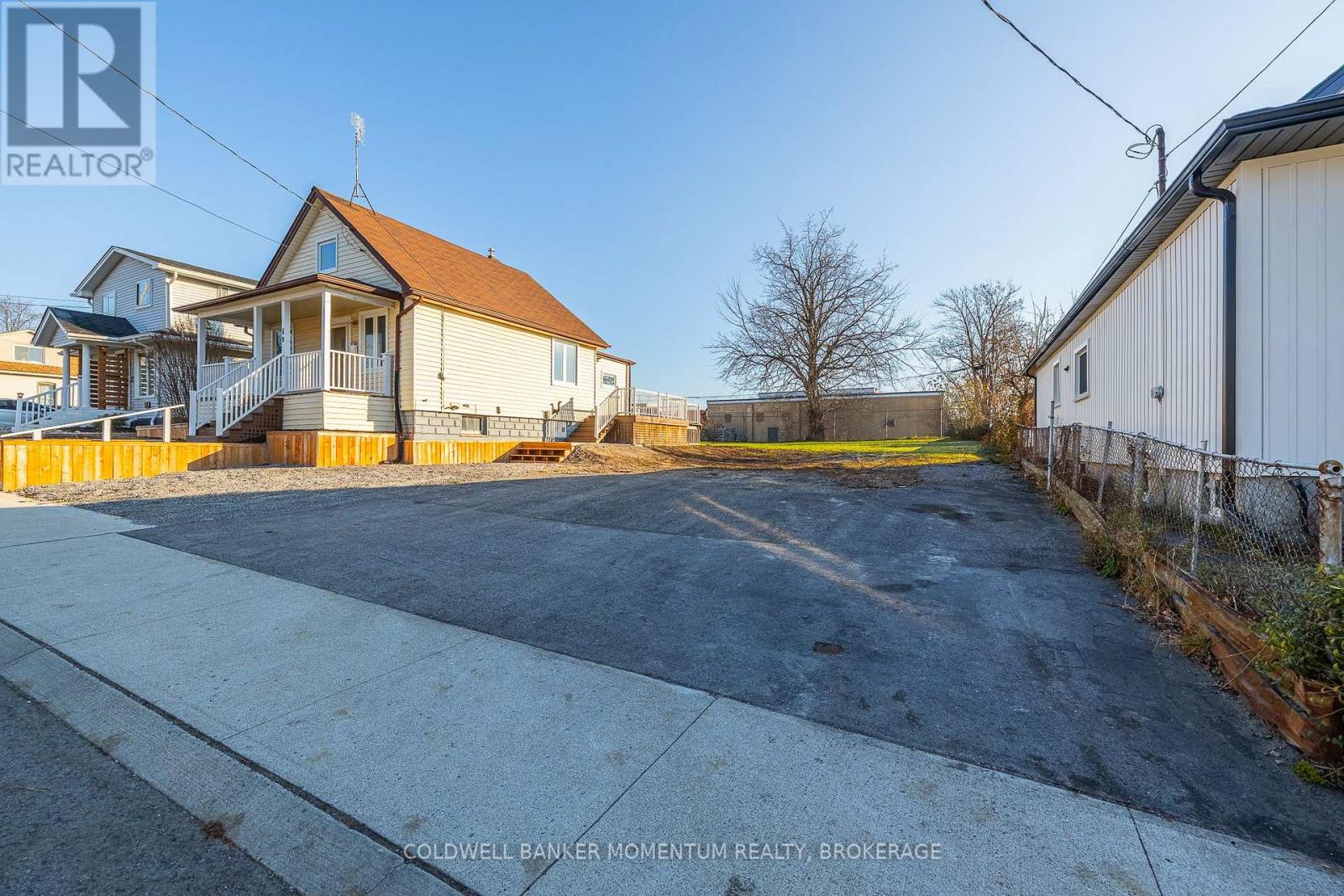 62 Patricia Street, Thorold, Ontario  L2V 3W1 - Photo 2 - X12574668