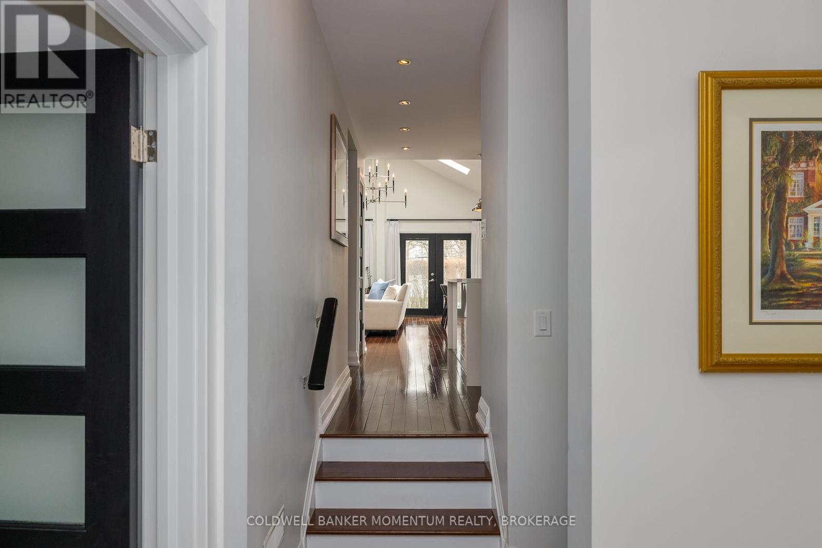 113 Centre Street, Niagara-On-The-Lake, Ontario  L0S 1J0 - Photo 4 - X12934098