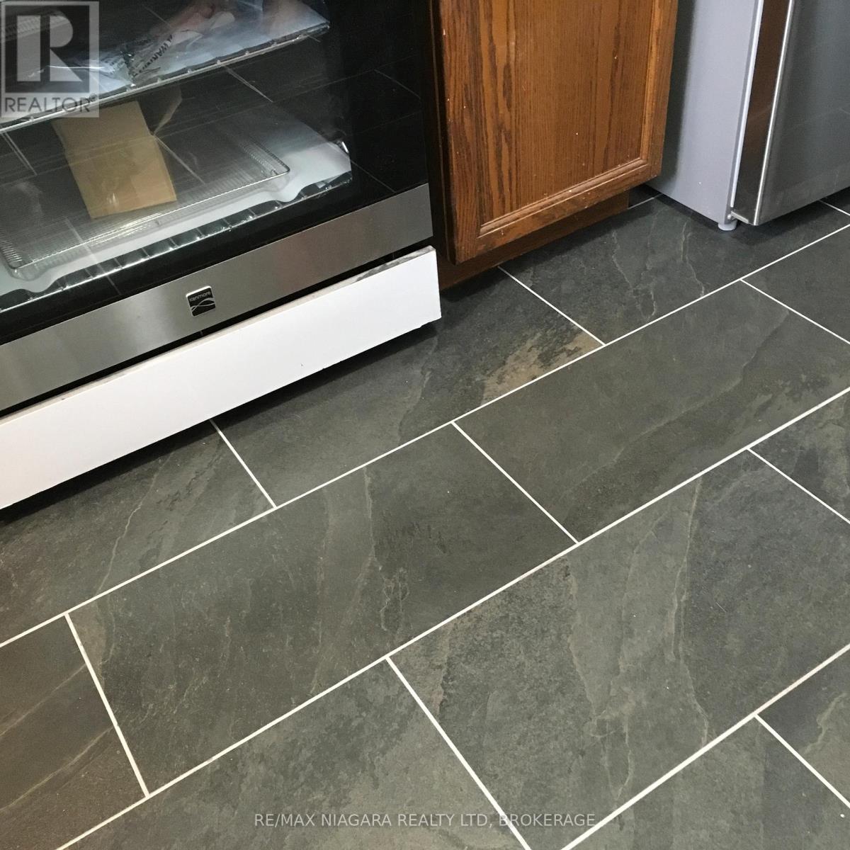 7701 Cortina Crescent, Niagara Falls, Ontario  L2H 3B4 - Photo 10 - X12940370