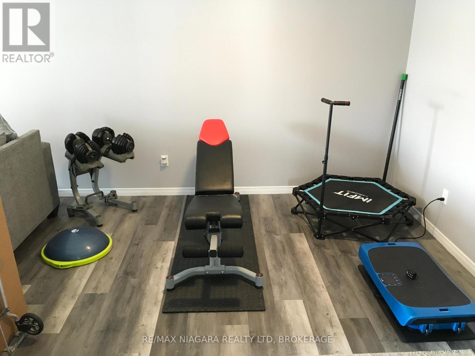 7701 Cortina Crescent, Niagara Falls, Ontario  L2H 3B4 - Photo 7 - X12940370