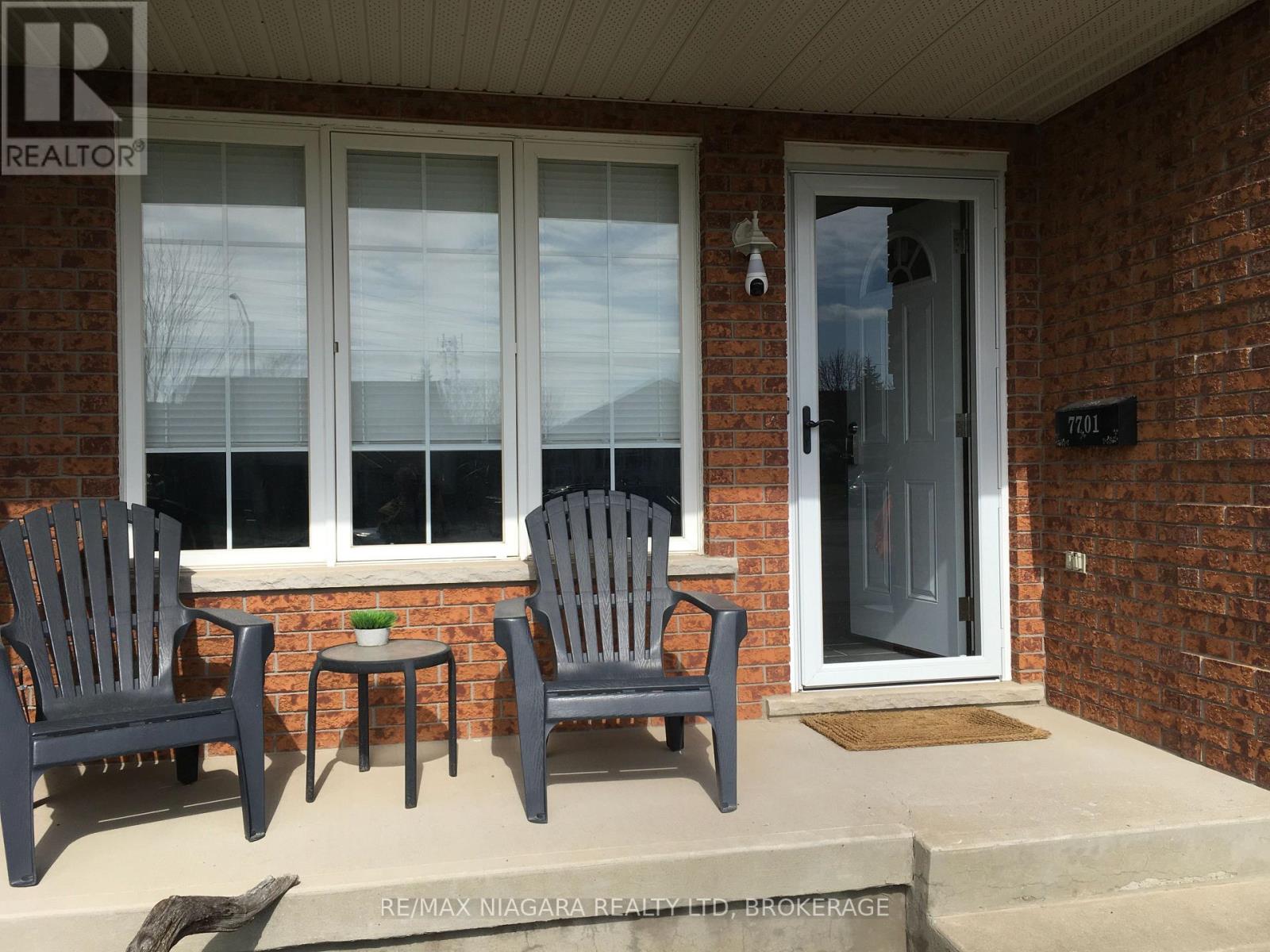 7701 Cortina Crescent, Niagara Falls, Ontario  L2H 3B4 - Photo 4 - X12940370