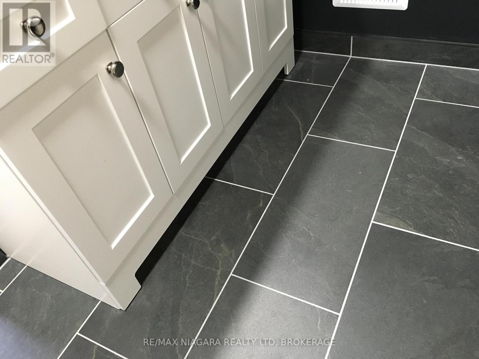 7701 Cortina Crescent, Niagara Falls, Ontario  L2H 3B4 - Photo 38 - X12940370