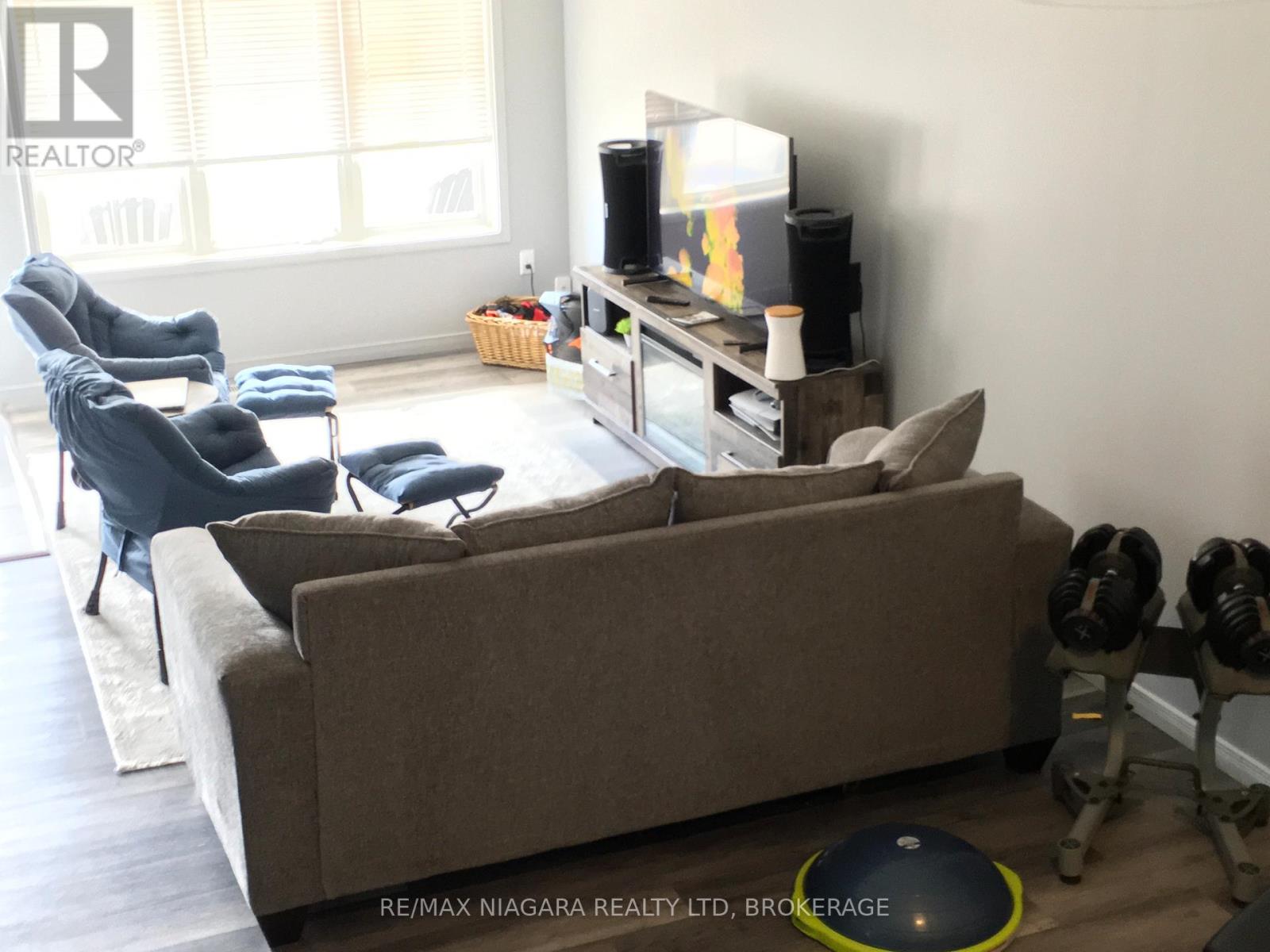 7701 Cortina Crescent, Niagara Falls, Ontario  L2H 3B4 - Photo 6 - X12940370