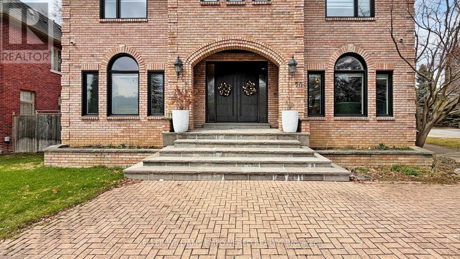 20 Blaine Drive, Toronto, Ontario  M3B 2G4 - Photo 2 - C12969044