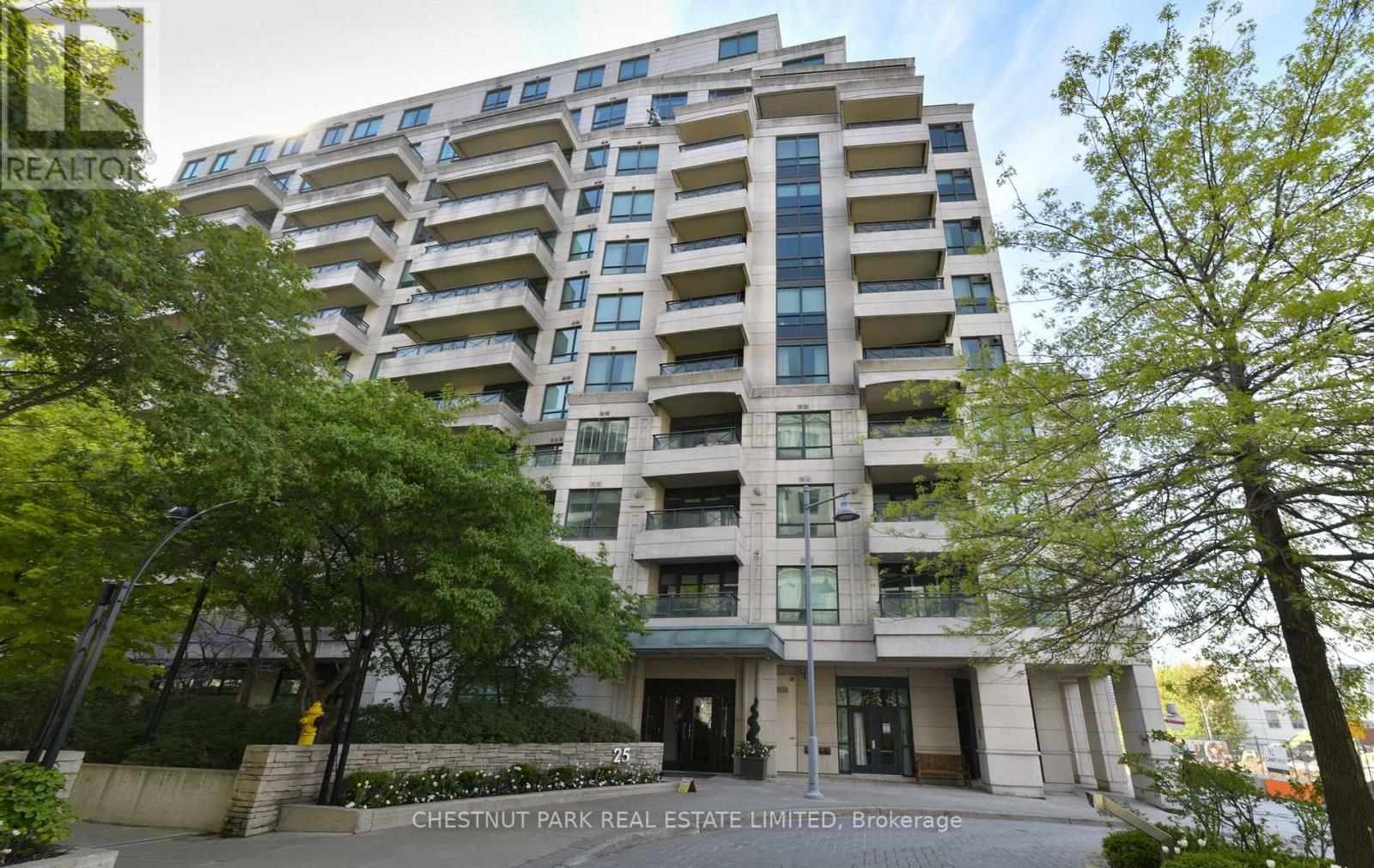 404 - 25 SCRIVENER SQUARE, Toronto, Ontario