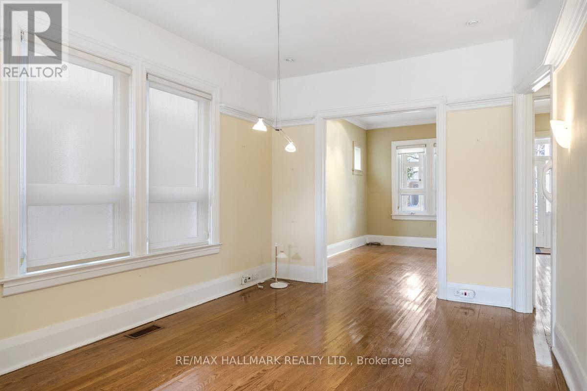 549 Milverton Boulevard, Toronto, Ontario  M4C 1X6 - Photo 10 - E12969038