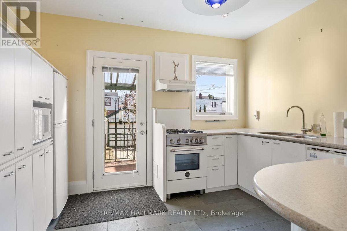 549 Milverton Boulevard, Toronto, Ontario  M4C 1X6 - Photo 12 - E12969038