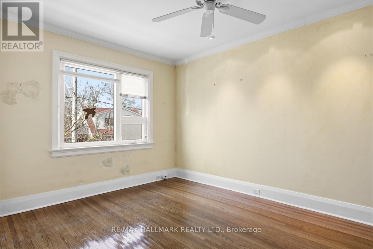 549 Milverton Boulevard, Toronto, Ontario  M4C 1X6 - Photo 16 - E12969038