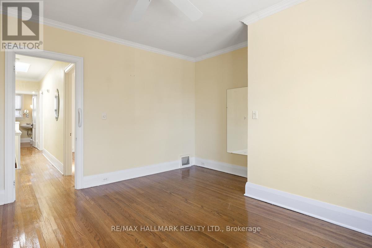 549 Milverton Boulevard, Toronto, Ontario  M4C 1X6 - Photo 17 - E12969038