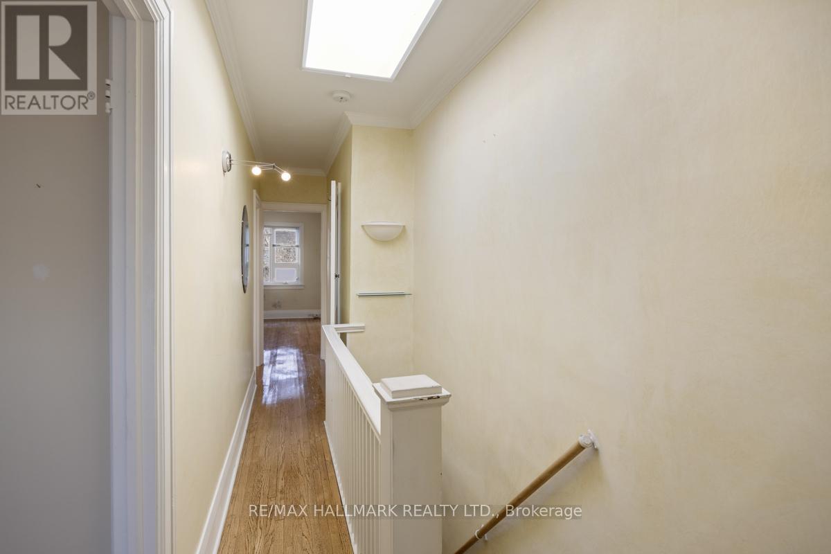 549 Milverton Boulevard, Toronto, Ontario  M4C 1X6 - Photo 19 - E12969038