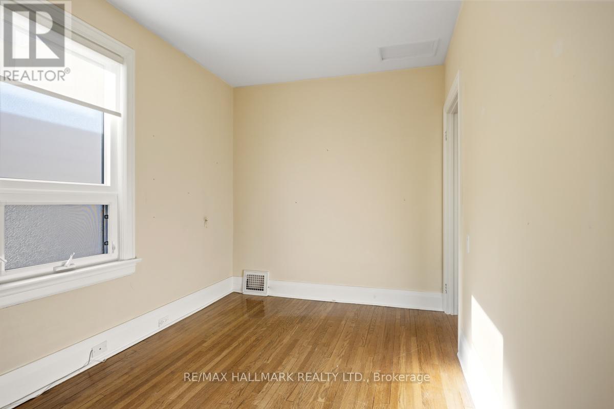 549 Milverton Boulevard, Toronto, Ontario  M4C 1X6 - Photo 22 - E12969038