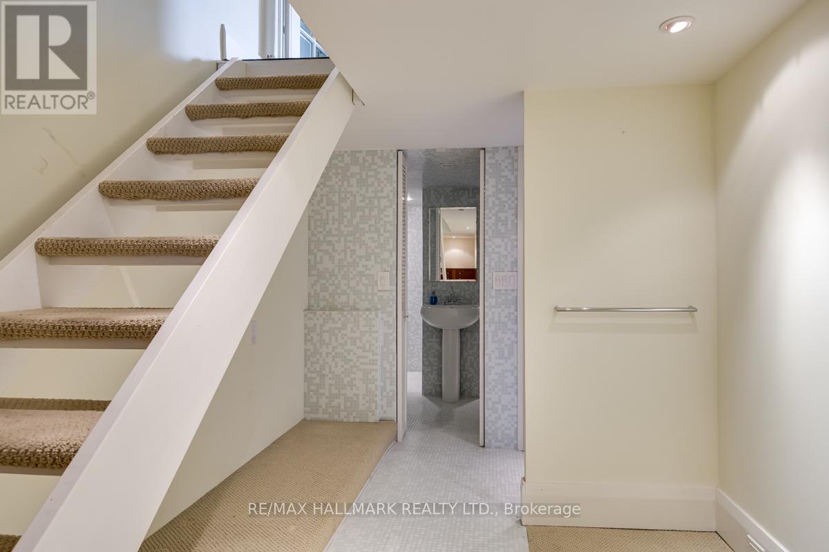 549 Milverton Boulevard, Toronto, Ontario  M4C 1X6 - Photo 24 - E12969038