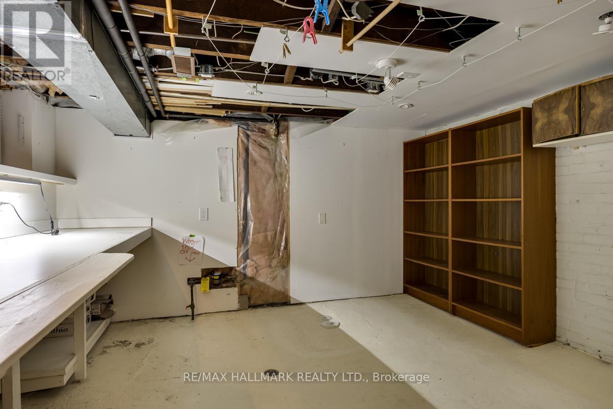 549 Milverton Boulevard, Toronto, Ontario  M4C 1X6 - Photo 25 - E12969038