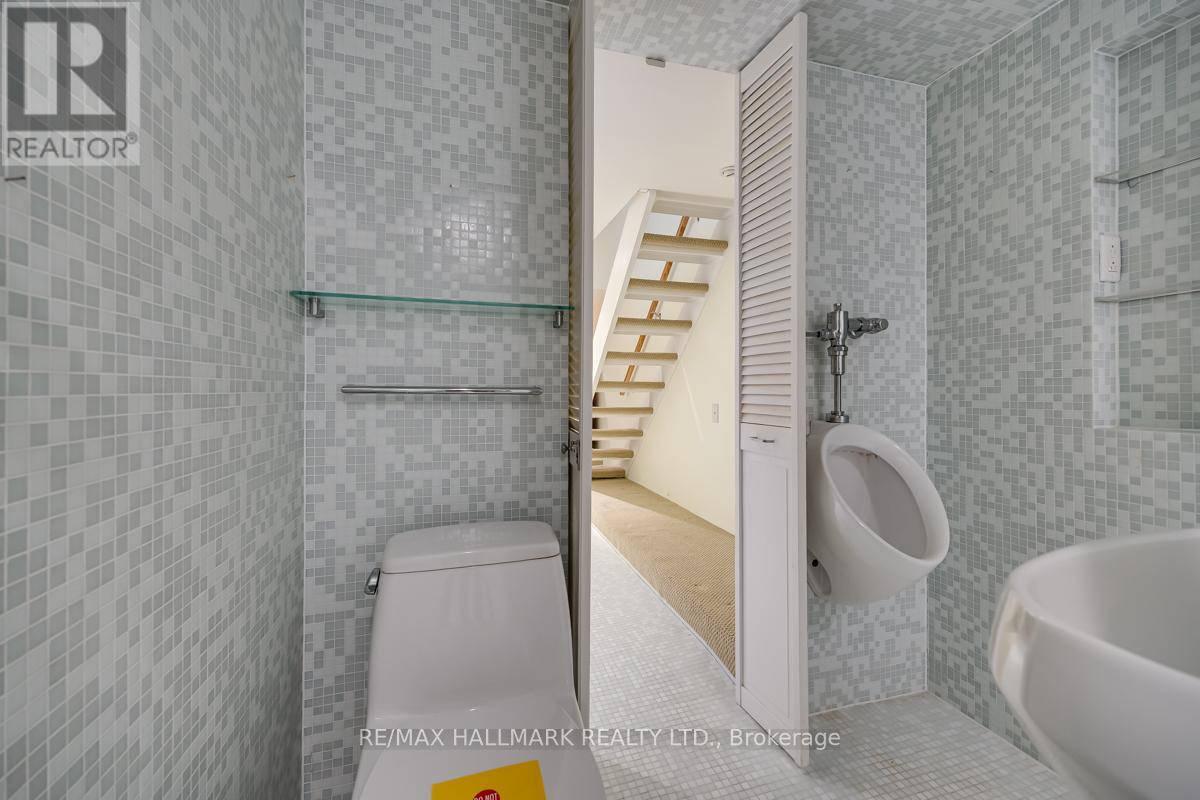 549 Milverton Boulevard, Toronto, Ontario  M4C 1X6 - Photo 27 - E12969038