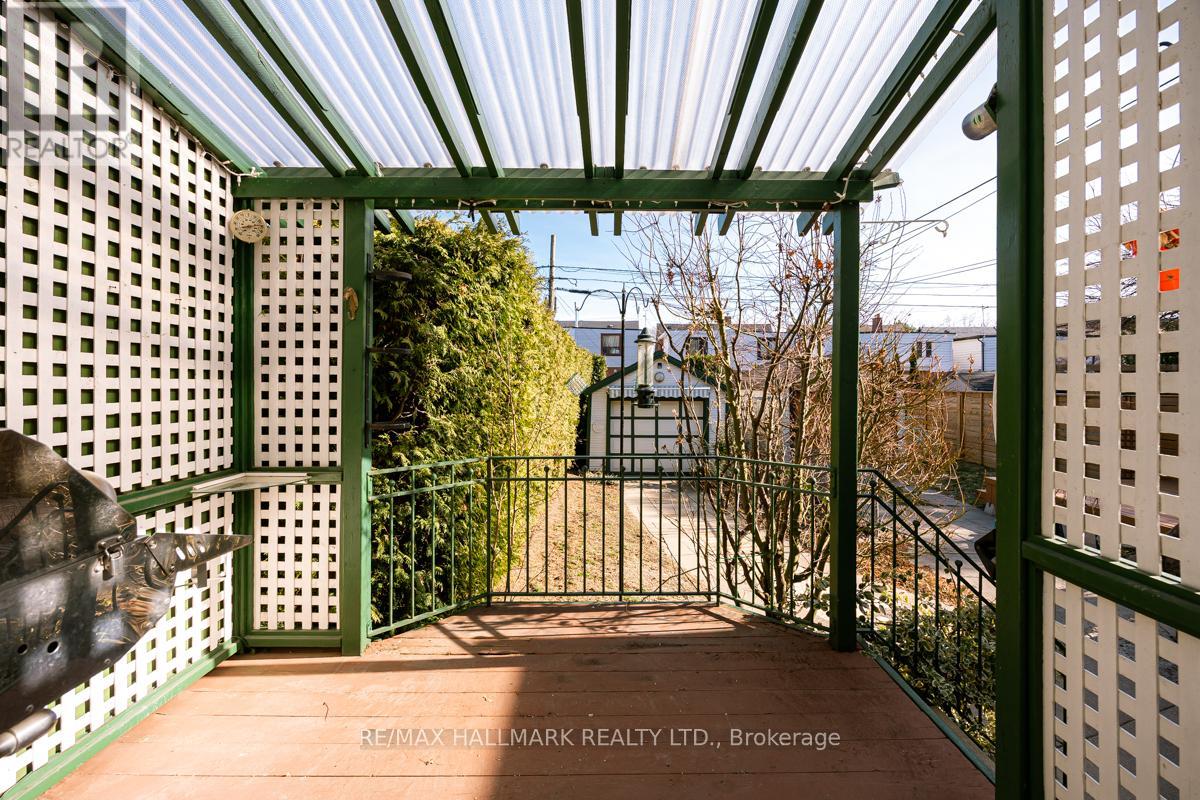 549 Milverton Boulevard, Toronto, Ontario  M4C 1X6 - Photo 32 - E12969038