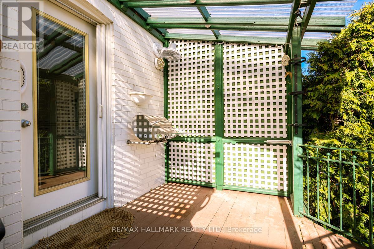 549 Milverton Boulevard, Toronto, Ontario  M4C 1X6 - Photo 33 - E12969038