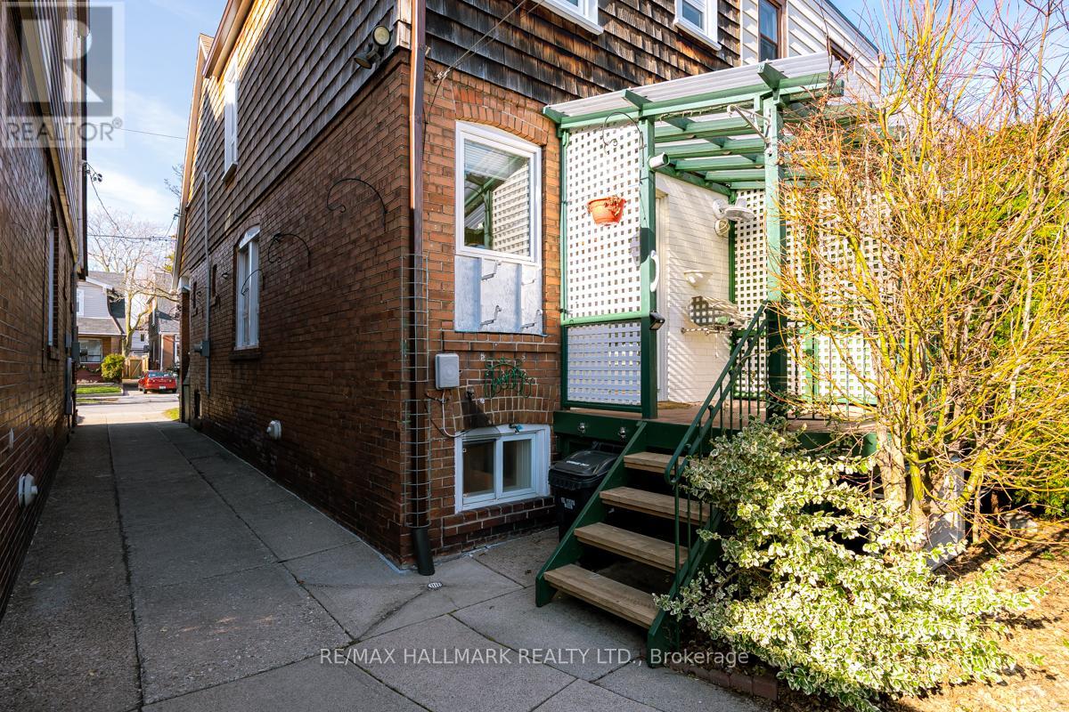 549 Milverton Boulevard, Toronto, Ontario  M4C 1X6 - Photo 34 - E12969038