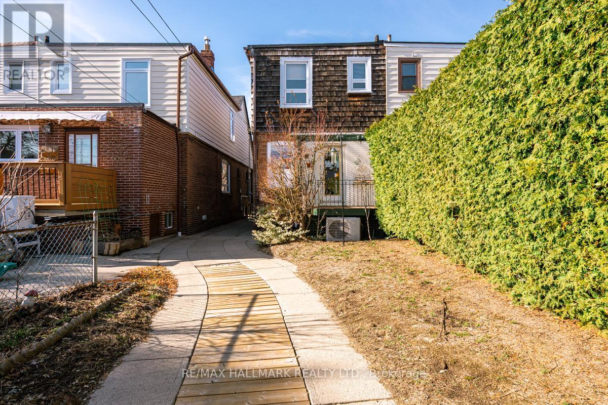 549 Milverton Boulevard, Toronto, Ontario  M4C 1X6 - Photo 35 - E12969038