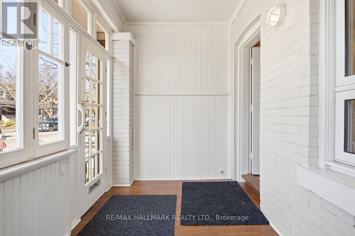 549 Milverton Boulevard, Toronto, Ontario  M4C 1X6 - Photo 4 - E12969038