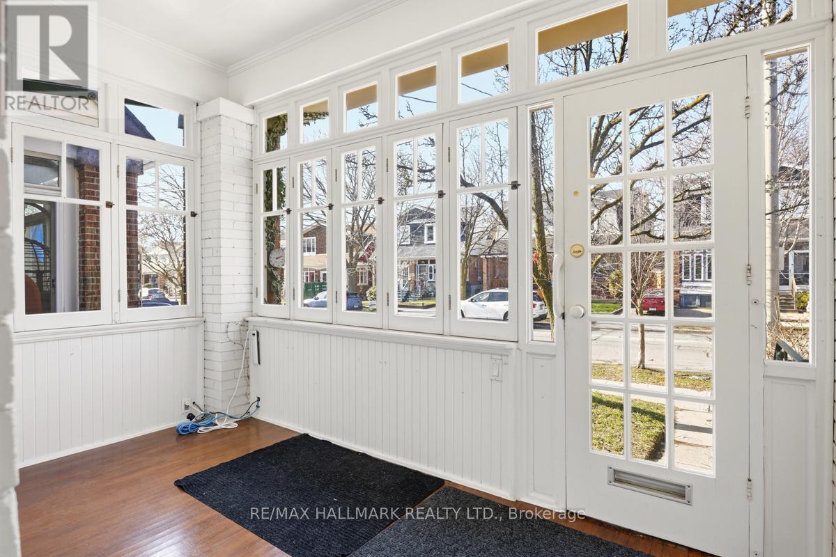 549 Milverton Boulevard, Toronto, Ontario  M4C 1X6 - Photo 5 - E12969038