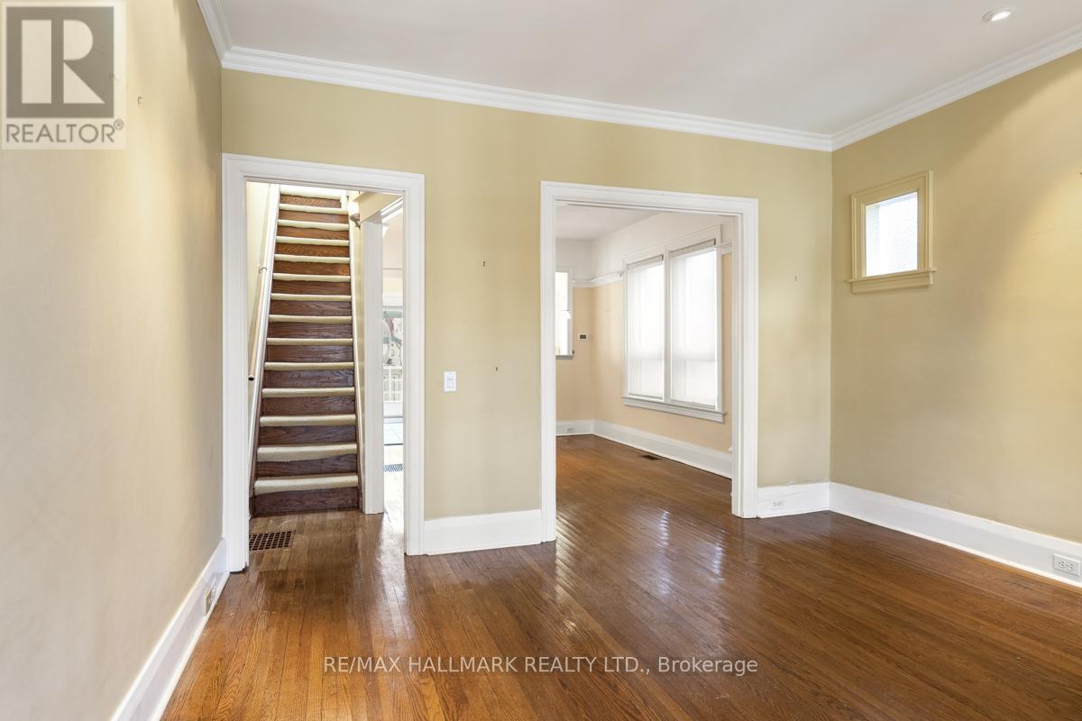 549 Milverton Boulevard, Toronto, Ontario  M4C 1X6 - Photo 6 - E12969038