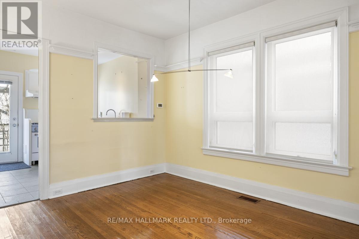 549 Milverton Boulevard, Toronto, Ontario  M4C 1X6 - Photo 9 - E12969038