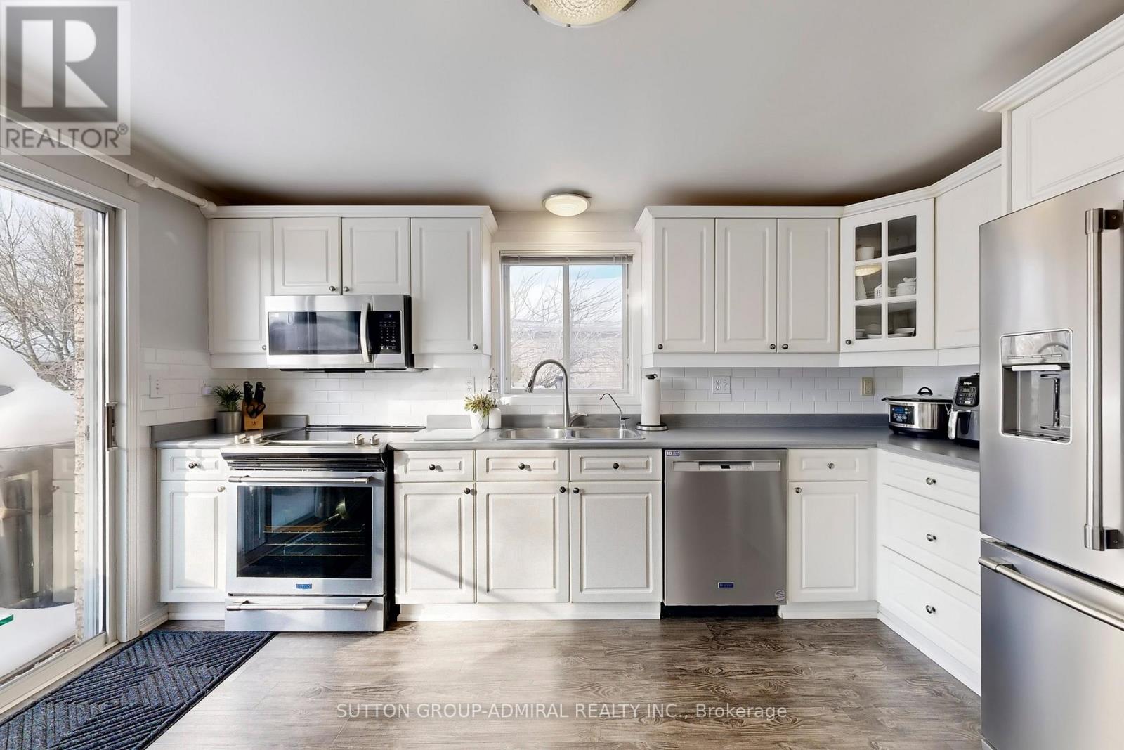 4 Irish Lane, Barrie, Ontario  L4M 6H8 - Photo 9 - S12834184